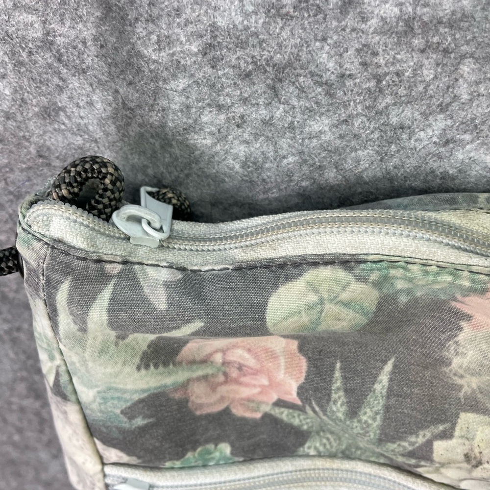 KAVU Rope Sling Bag  Crossbody Green Floral Succulent Cactus Pattern Outdoor - Picture 4 of 13